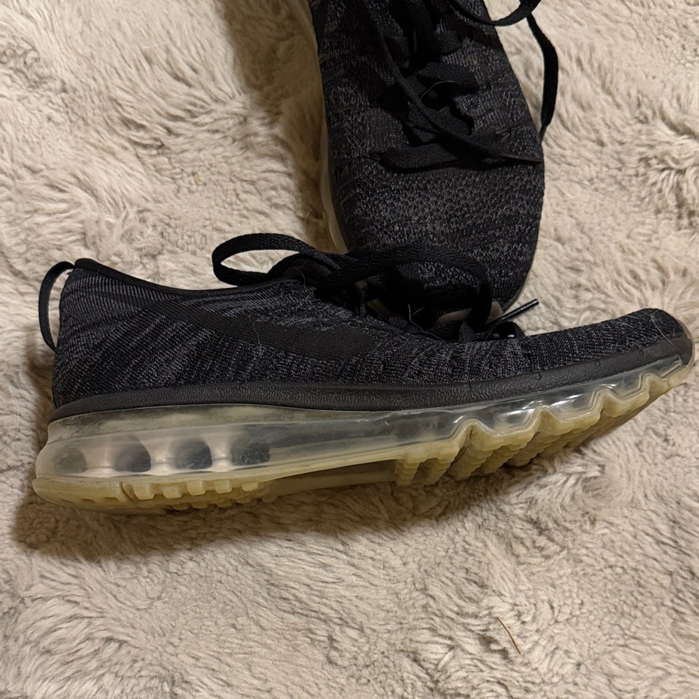 Nike - Picture 2 of 4